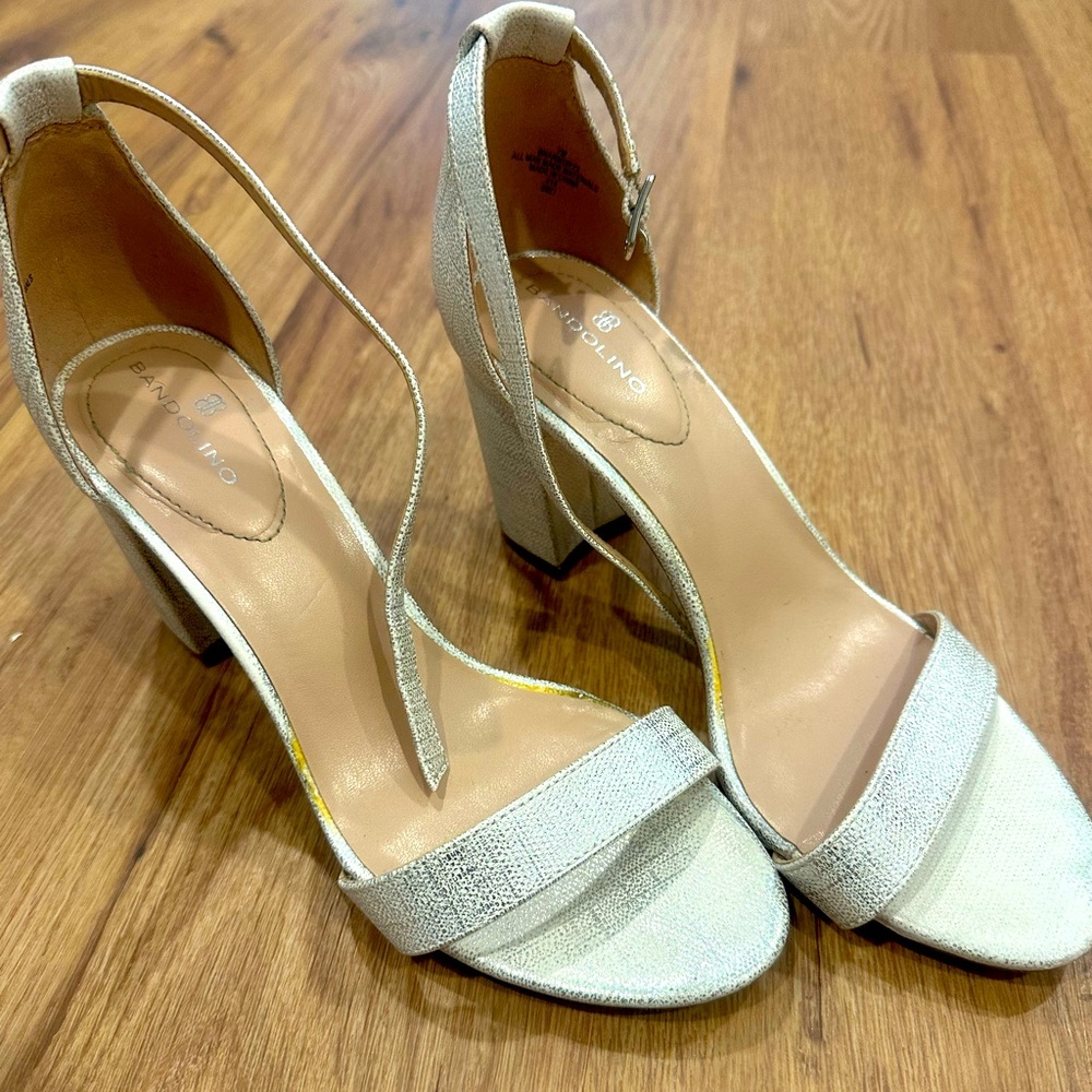 Bandolino metallic silver strappy heeled sandal sz 7 med